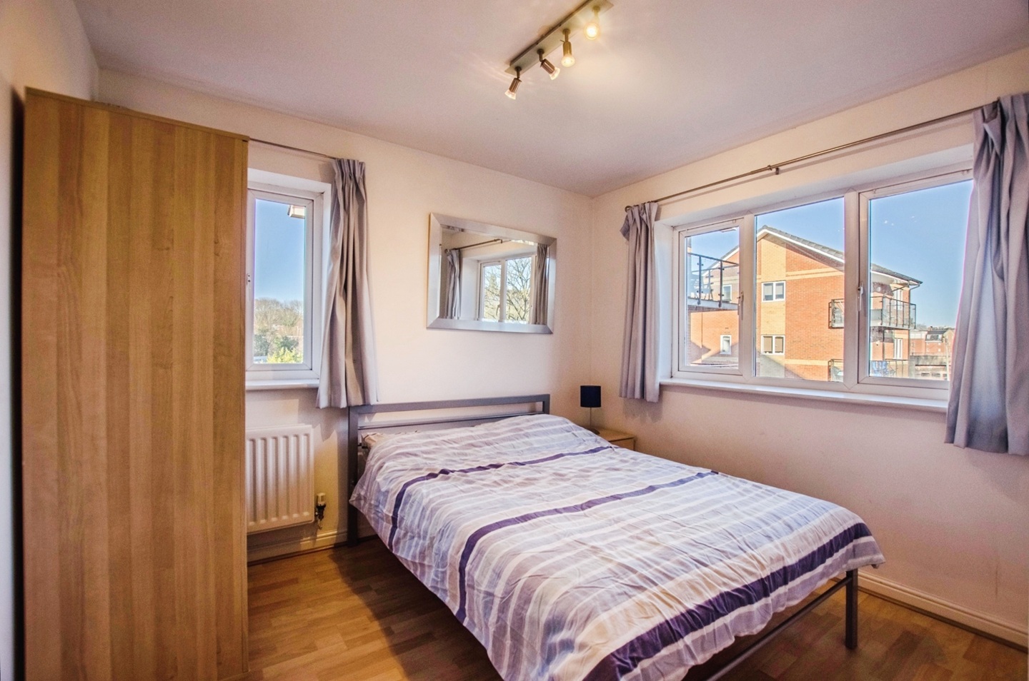 2 Bed Flat, Temple Place, RG1 photo 4