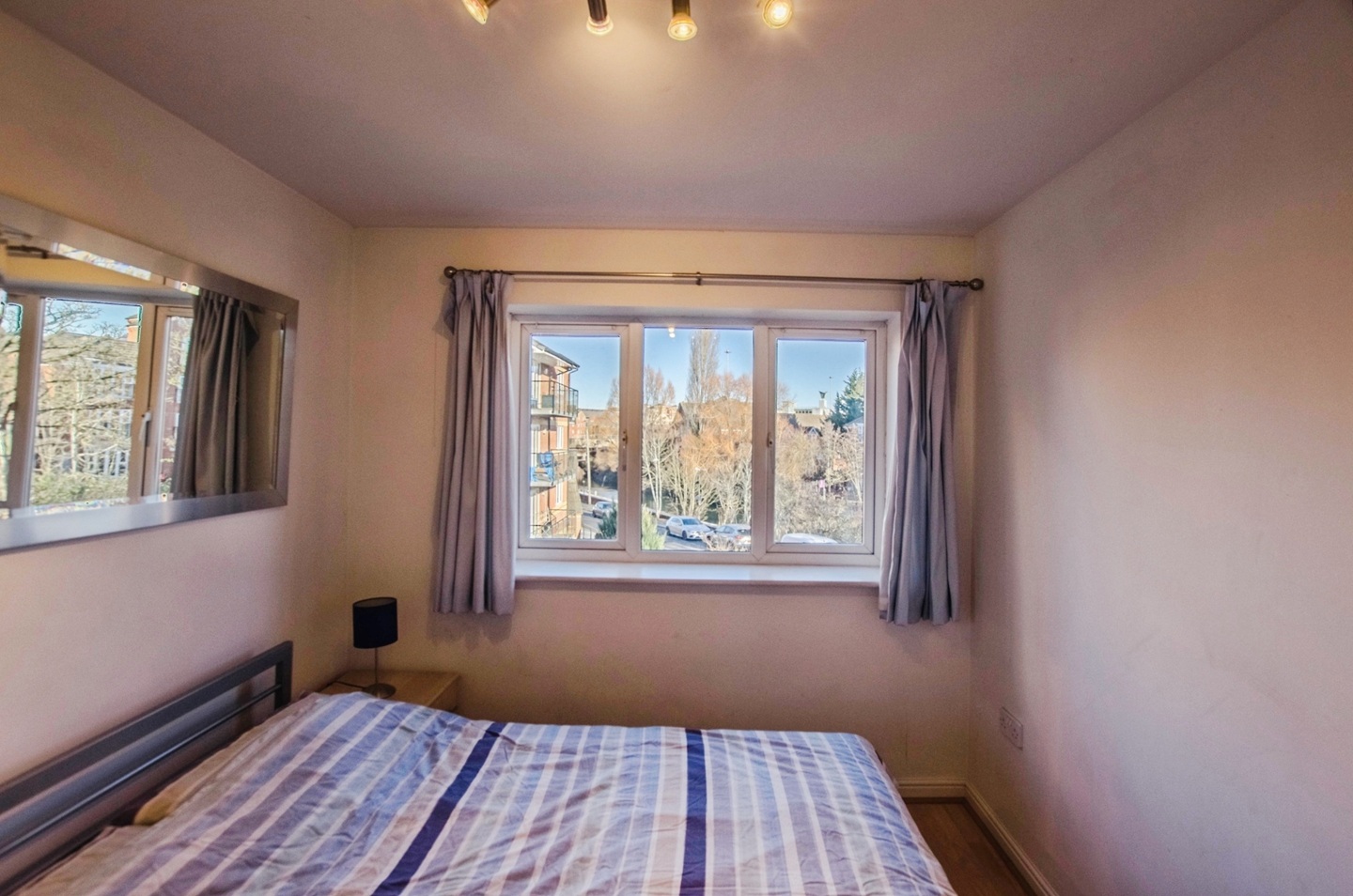 2 Bed Flat, Temple Place, RG1 photo 5