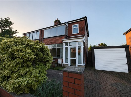 3 Bed Semi-Detached House, Oldhan, OL9