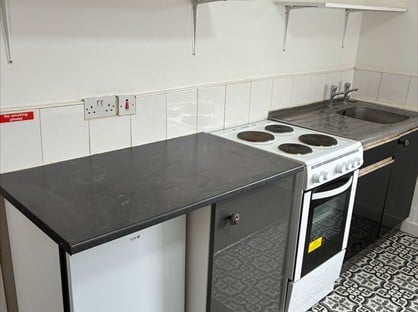 1 Bed Flat, Lower Oxford Street, WF10
