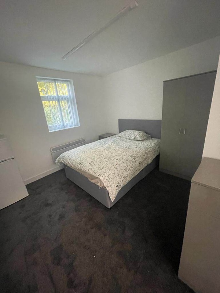 Room in a Shared House, Osborne Road, L13