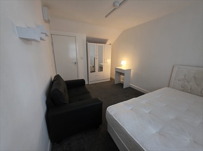 Room in a Shared House, Osborne Road, L13