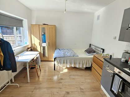 1 bed flat/apartment for rent in Studio Flat, London, NW11