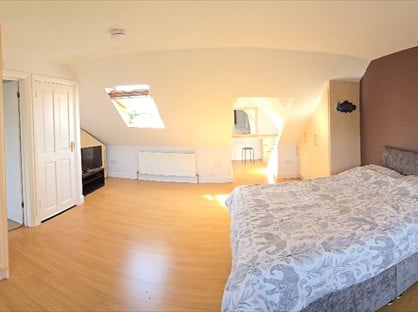 Room in a Shared House, Hervey Close, N3