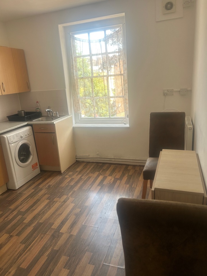Room in a Shared Flat, Tadema House, NW8 photo 3