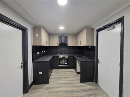 3 Bed Semi-Detached House, Woodside Green, SE25