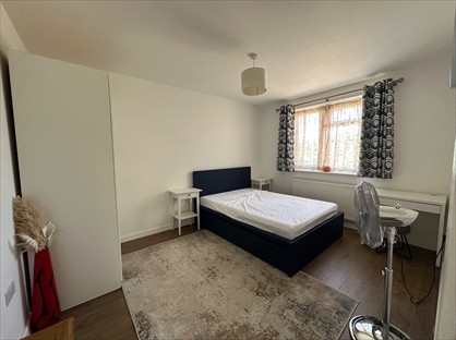 Room in a Shared House, Shaggy Calf Lane, SL2
