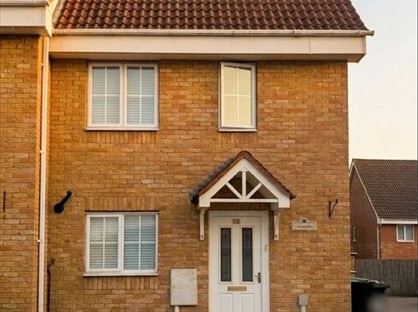 3 Bed End Terrace, Leeds Close, NN18