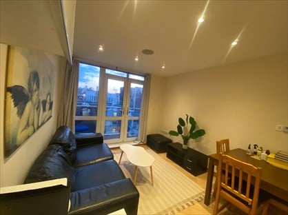 2 Bed Flat, Printing House Square, GU1