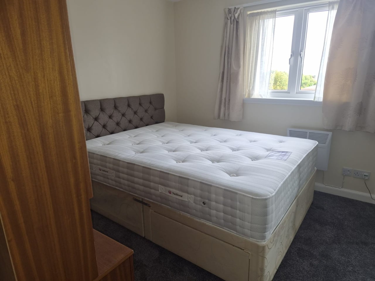 2 Bed Flat, Northfield Broadway, EH8 photo 2