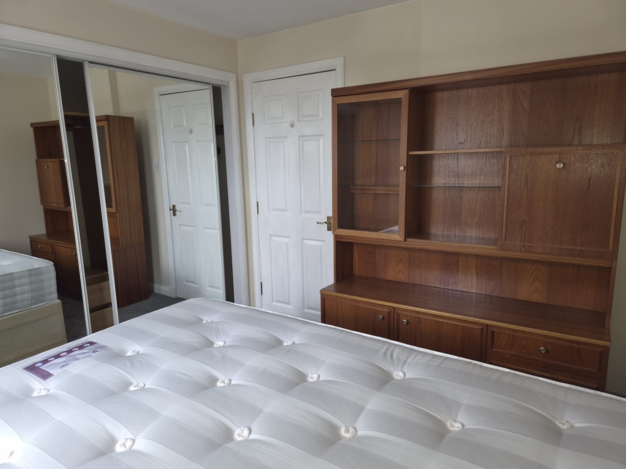 2 Bed Flat, Northfield Broadway, EH8 photo 3