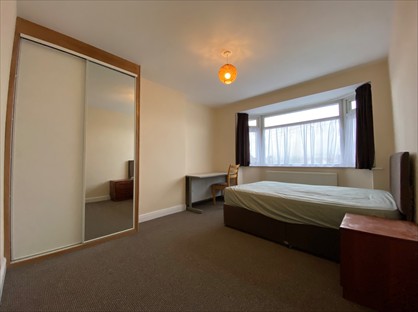 Room in a Shared House, Lees Road, UB8