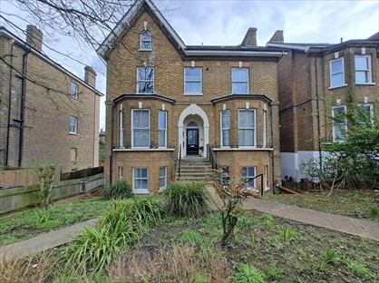 1 Bed Flat, Thicket Road, SE20