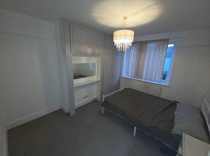 Room in a Shared House, Aldborough Road South, IG3