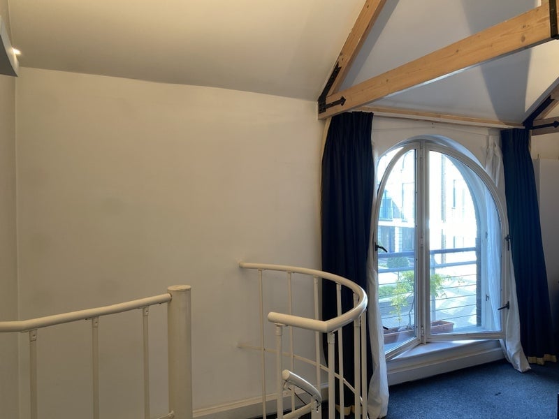 2 Bed Flat, Plantation Wharf, SW11 photo 4