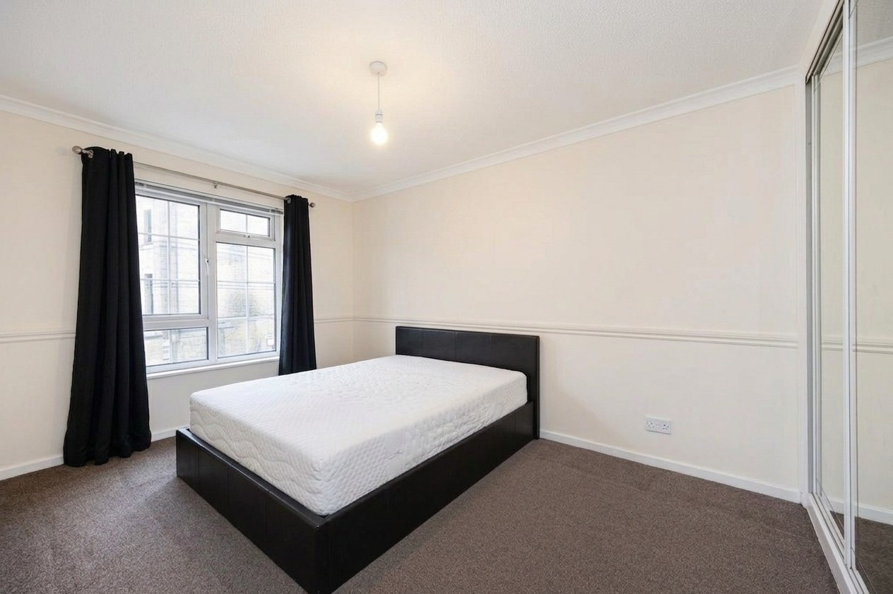 3 Bed End Terrace, Rectory Square, E1 photo 4
