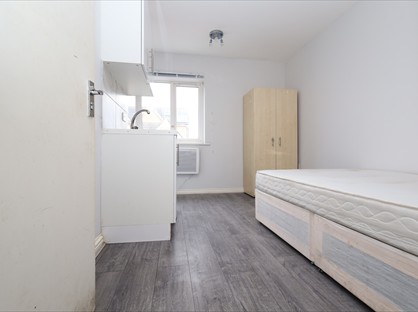 Studio Flat, Divine Way, UB3