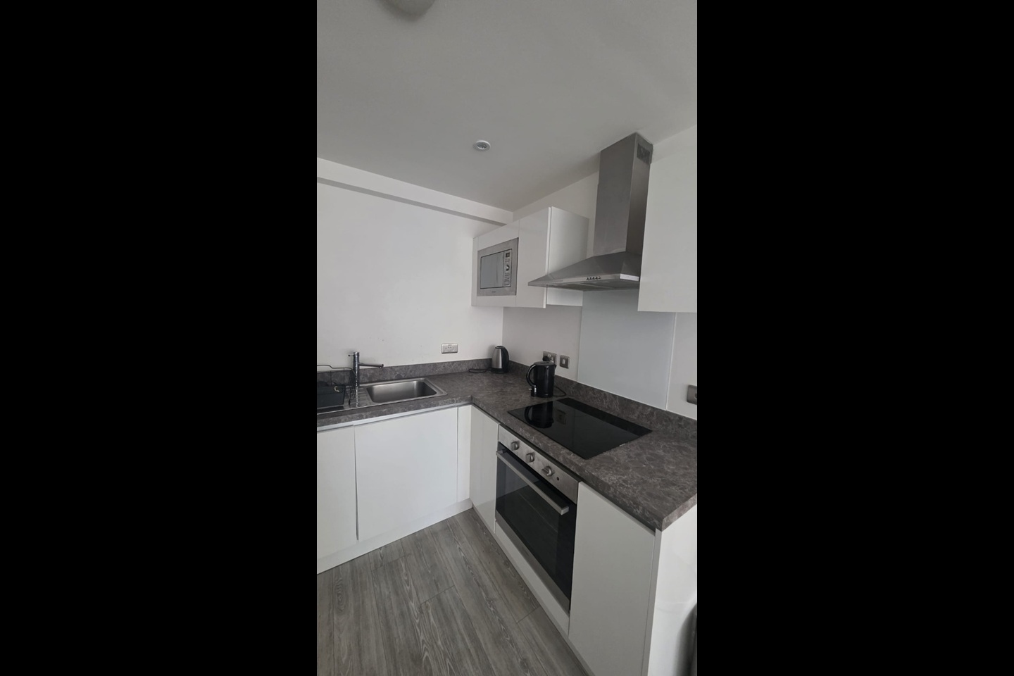 1 Bed Flat, Craven Street, M5 photo 2