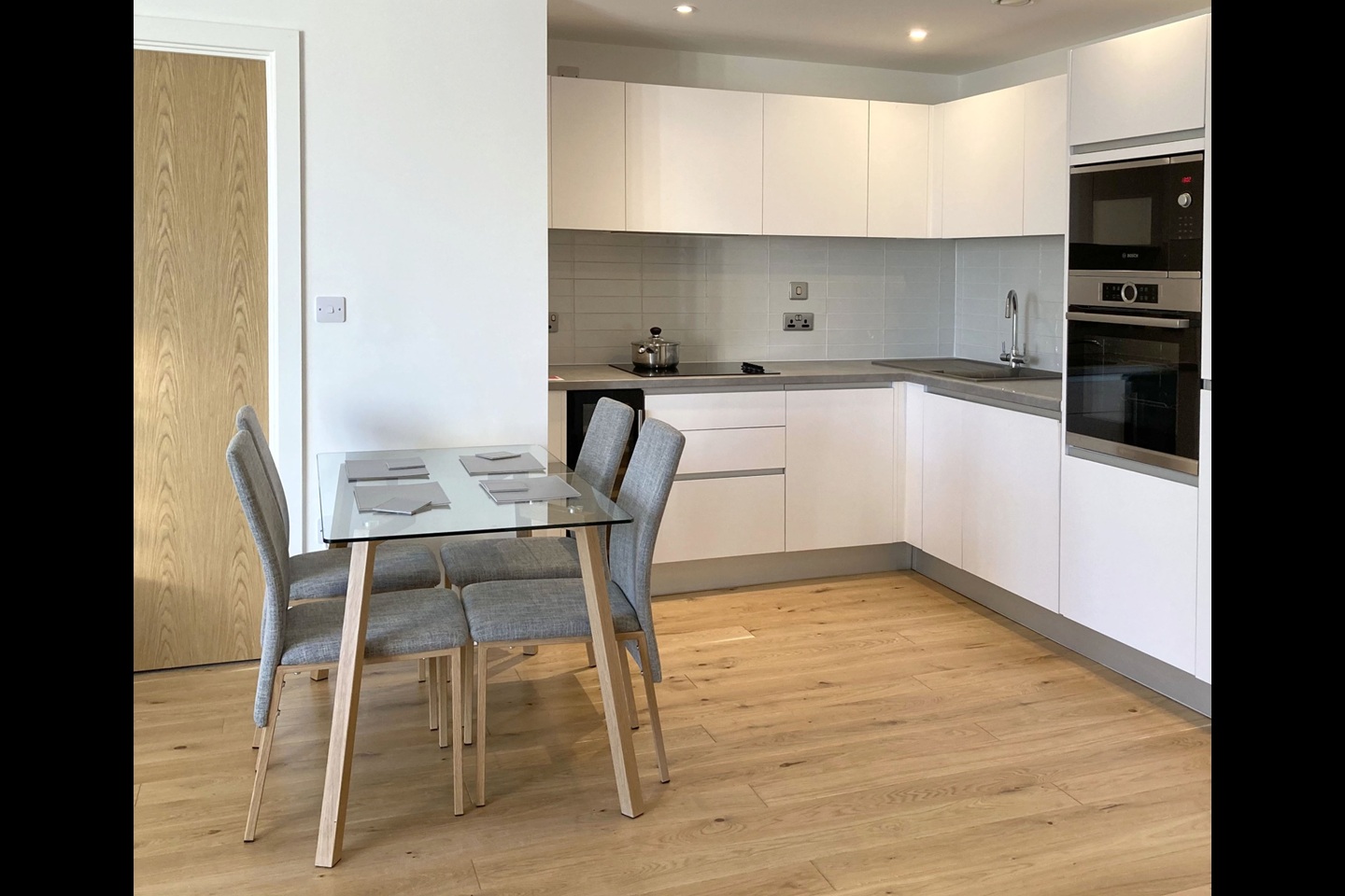 2 Bed Flat, Communication Row, B15 photo 5