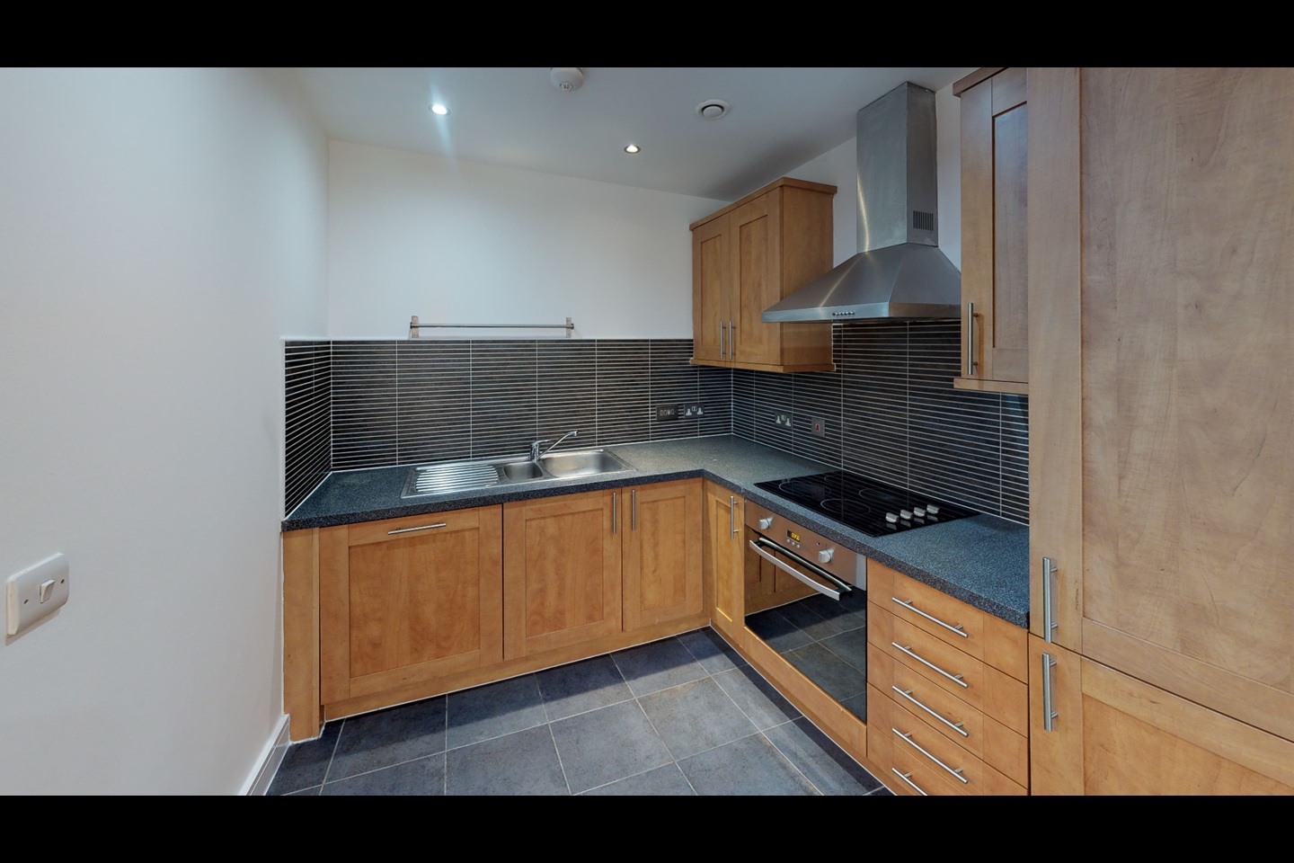 1 Bed Flat, Marlborough St, L3 photo 2