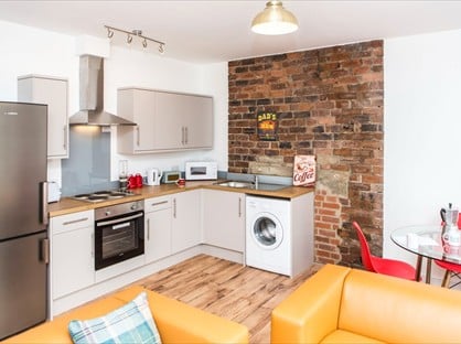 3 Bed Flat, Park Drive, HD1