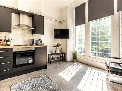 3 Bed Flat, Park Drive, HD1