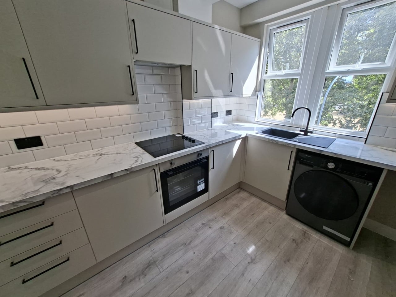 Studio Flat, Uxbridge Road, W12