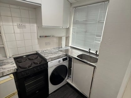 1 Bed Flat, Chessington Mansions, E11