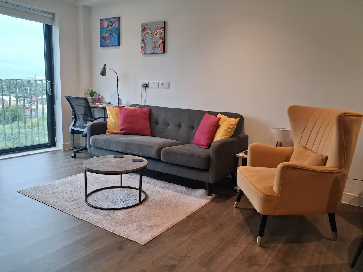 2 Bed Flat, Worrall St, M5 photo 2