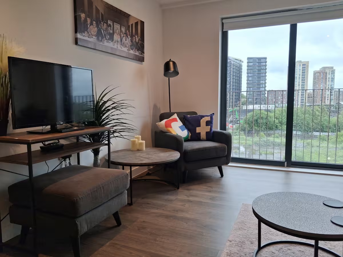 2 Bed Flat, Worrall St, M5 photo 3