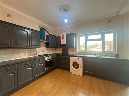 4 Bed Flat, King St, UB2