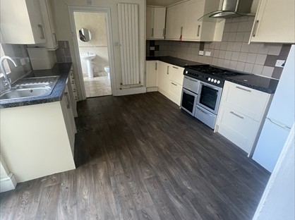 4 Bed Terraced House, Dixon St, LN5