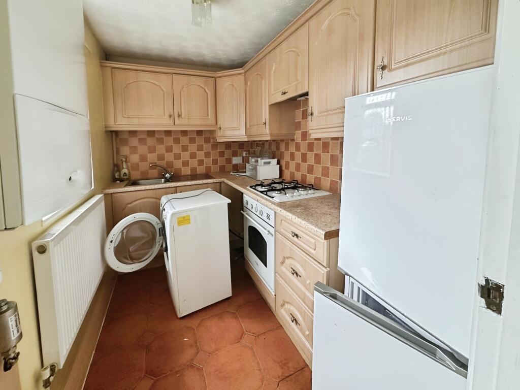 1 Bed Flat, Lupton St, LS10 photo 2