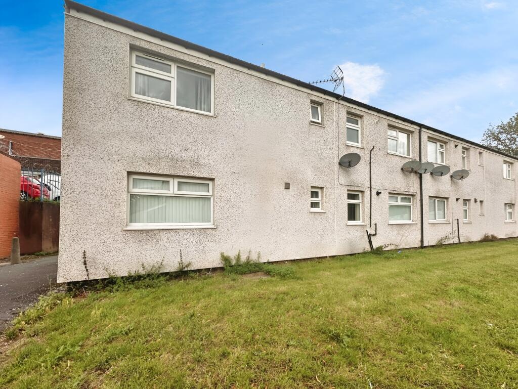 1 Bed Flat, Lupton St, LS10 photo 4
