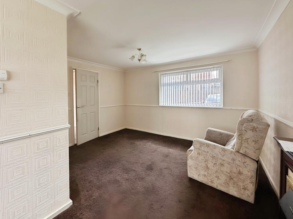 1 Bed Flat, Lupton St, LS10 photo 5