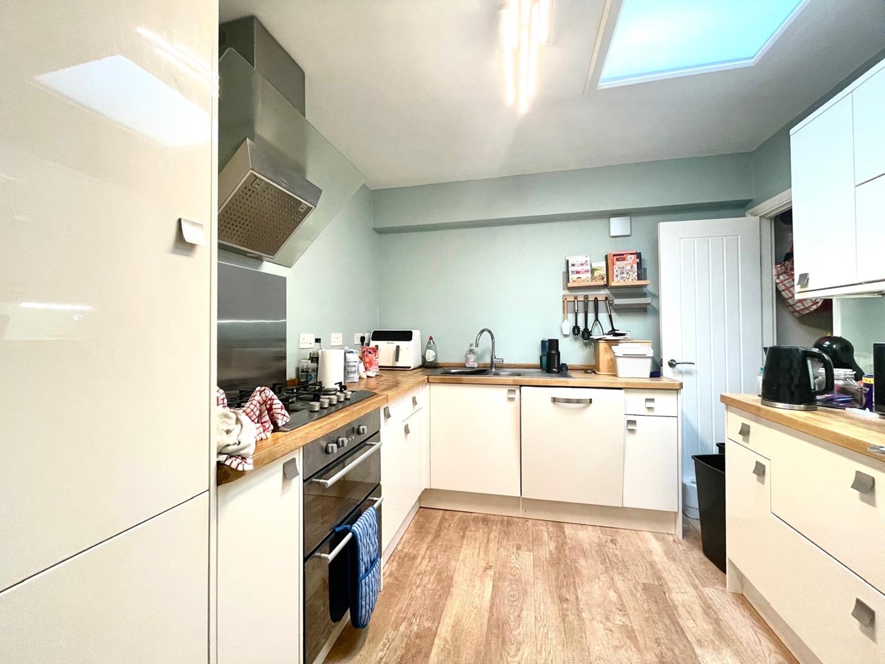 3 Bed Flat, Westbury-On-Trym, BS10 photo 4