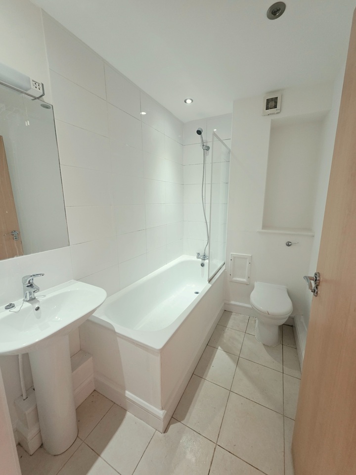 2 Bed Flat, Denmark Avenue, BS1 photo 3