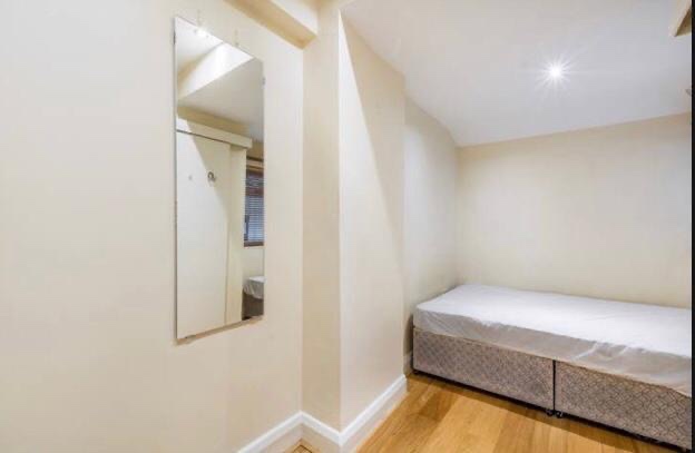1 Bed Flat, Westbourne Terrace, W2 photo 5
