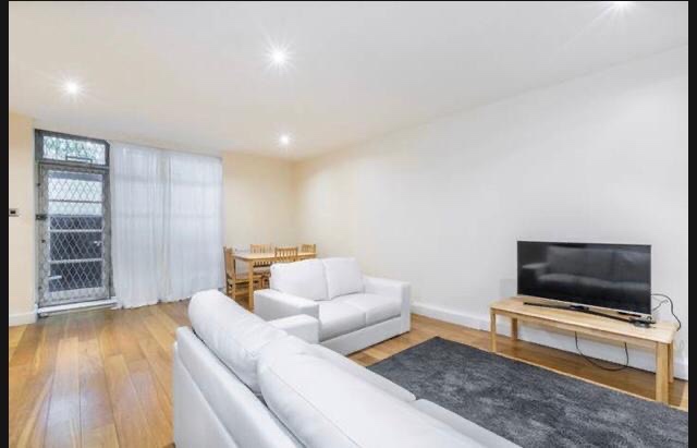 1 Bed Flat, Westbourne Terrace, W2 photo 2