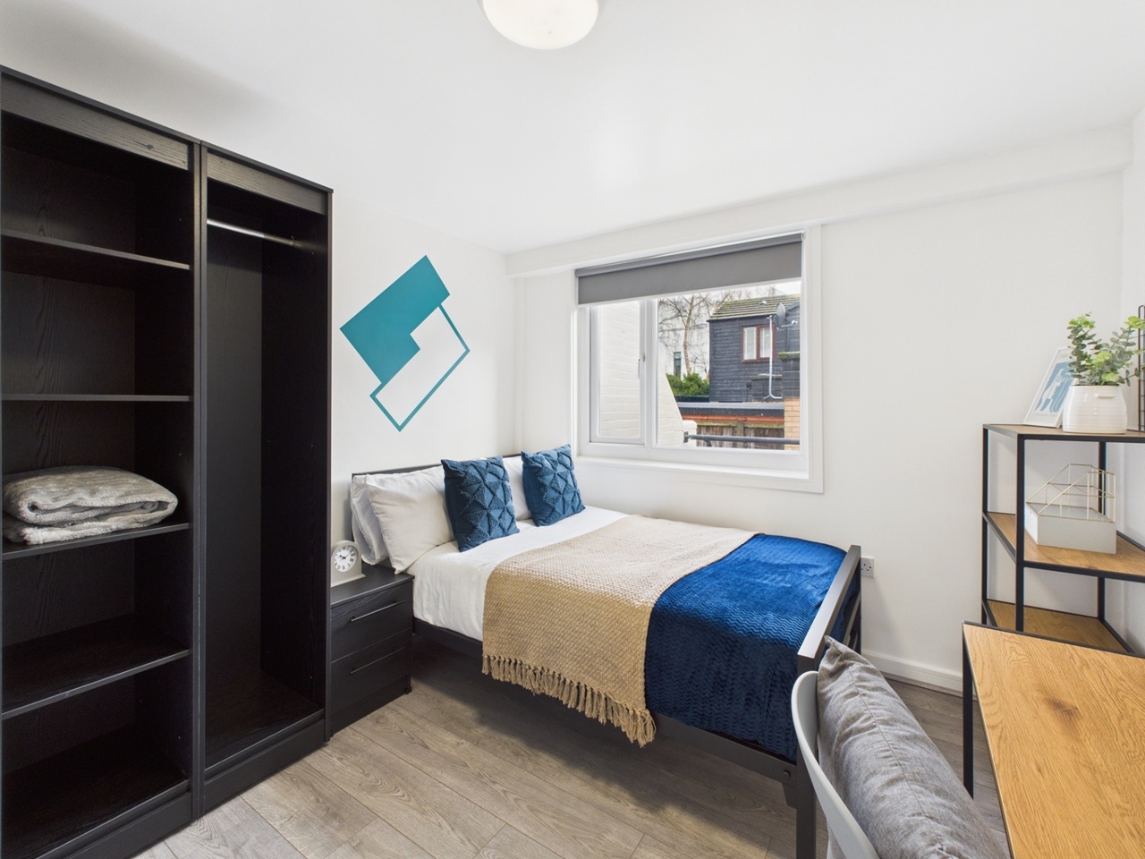 Room in a Shared Flat, Grove St, L7