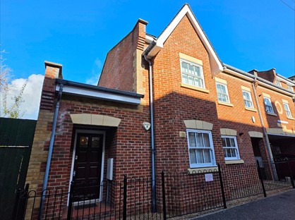 2 Bed Flat, Sandfield Court, GU1
