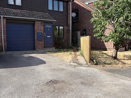 3 Bed Terraced House, Agincourt Close, RG41