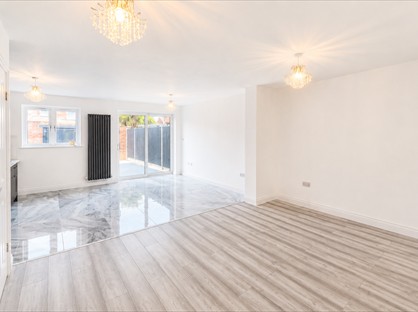 8 Bed Semi-Detached House, Langdale Drive, UB4