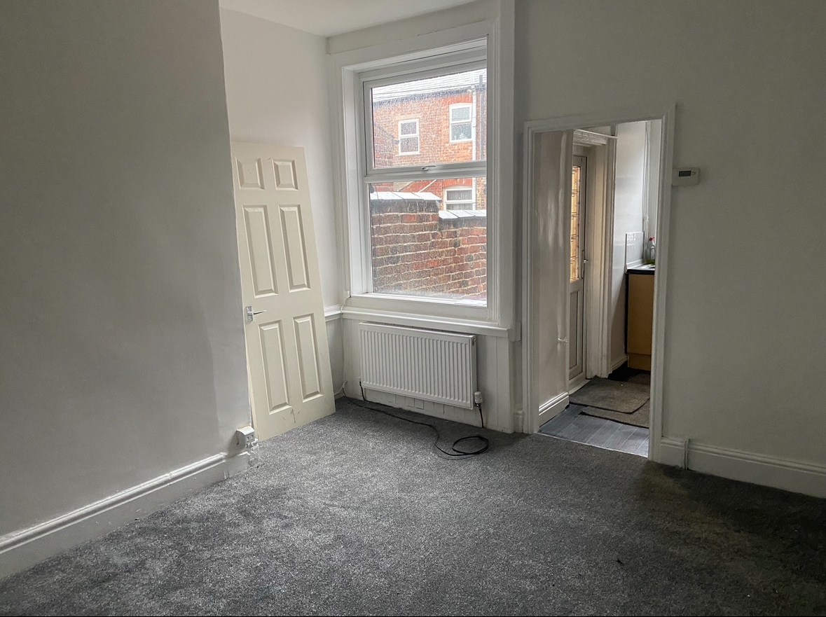 2 Bed Terraced House, Macfarren St, M12 photo 3