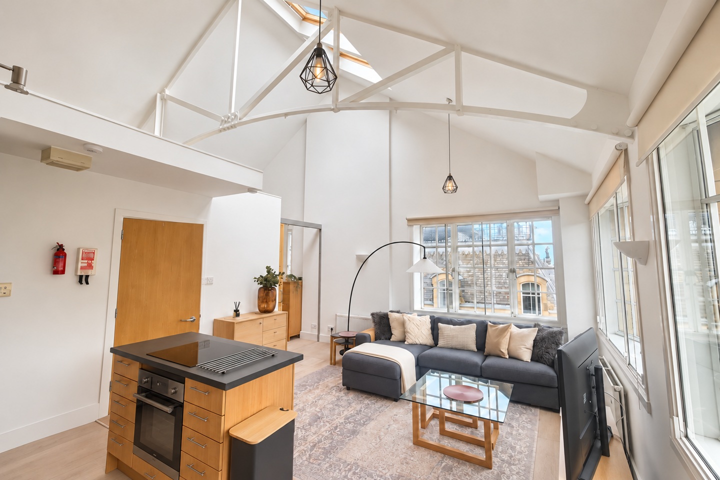 2 Bed Flat, Edinburgh, EH1 photo 2