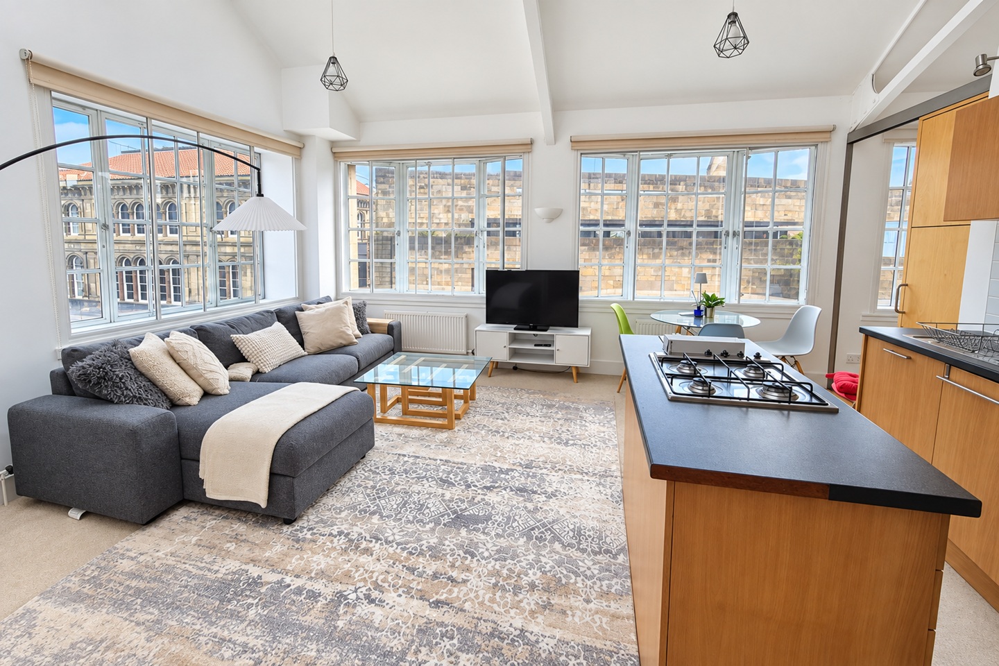 2 Bed Flat, Edinburgh, EH1 photo 3