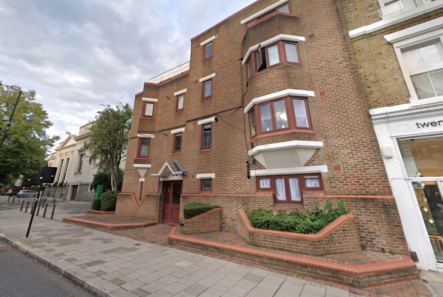 1 Bed Flat, Upper St, N1 photo 5