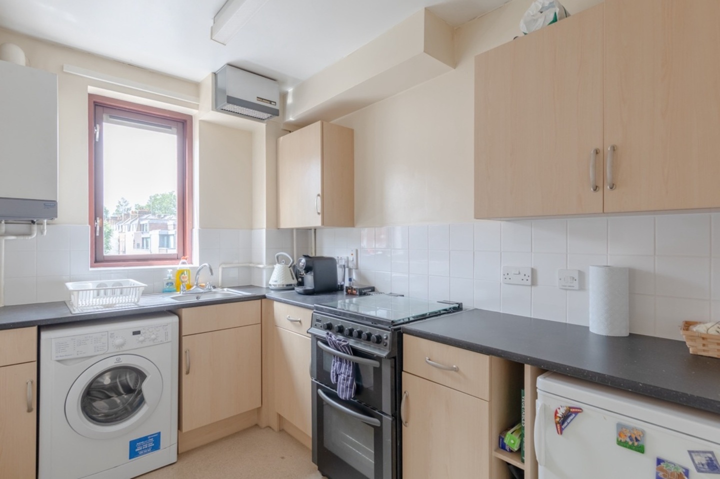 1 Bed Flat, Upper St, N1 photo 2