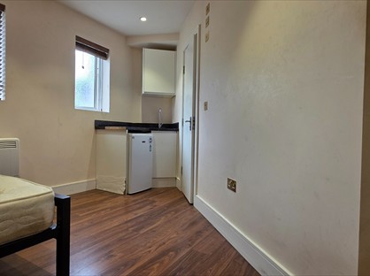 Studio Flat, Thornsbeach Road, SE6