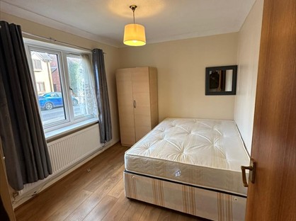 Room in a Shared Flat, Wickets Way, IG6